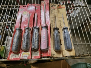 lot 133 image: Lot of 6 NEW OLD STOCK Vermont American Screwdrivers.  Made in USA