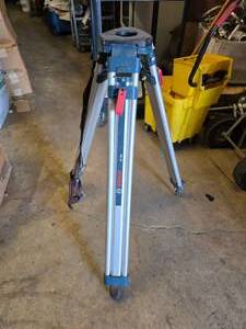 lot 146 image: Bosch BT160 Aluminum Contractors Tripod