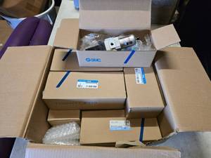 lot 168 image: Box of of 8 NEW SMC Filter Regulators w Gauge, Model AWG20-N01BG1-CZ