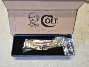 lot 195 image: NEW Colt CT298 Brown Stag Bone Double Lockback Knife