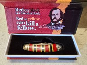 lot 196 image: NEW Colt #CT556 Coral Snake Series Double Lockback Knife
