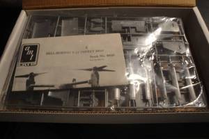 lot 62 image: AMT ERTL  Bell-Boeing V-22 Osprey 8810 Plastic Model Kit in Storage Box
