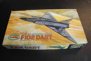 lot 105 image: Aurora Convair F102 Dart Plastic Assembly Kit, Kit # 290-50, Copyright 1957