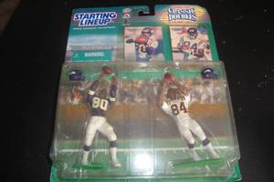 lot 129 image: 1999-2000 Starting Line Up Sports Superstar Collectibles, winning Pair, Minnesota Vikings Cris Carter #80 and Randy Moss #84, Collectors Card and Figures, Unopened Package