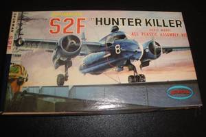 lot 185 image: 1- Aurora 1964 Grumman S2F Hunter Killer Scale Model Plastic Plane Assembly Kit, Kit # 288-39