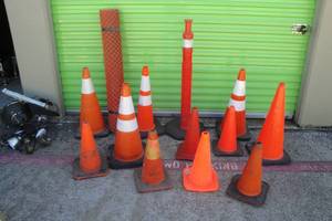 lot 192 image: Lot of 12 Orange Traffic Cones, Mixed Sizes and 1 Roll of Orange Safety Fence