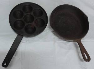 lot 2 image: Vintage Aebleskiver Pan and a small Cast Iron pan