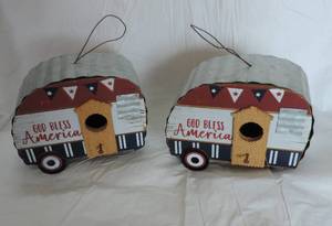 lot 8 image: 2 Bird House campers