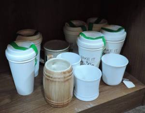 lot 25 image: coffee time there is 6 of the 2-pack reusable to go cups and lids and 5 coffee cups
