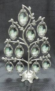 lot 34 image: Avon photo tree