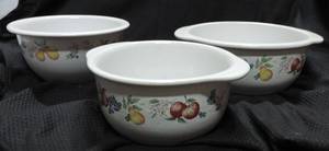 lot 35 image: set of 3 Corelle coordinates stone ware