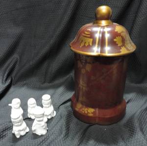 lot 49 image: Raymond Waites jugcanister with lid and small Nativity figurines