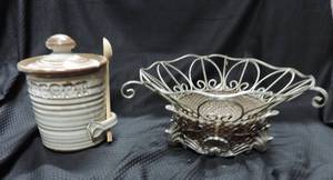 lot 53 image: popcorn canister  unique vintage fruit bowlBasket