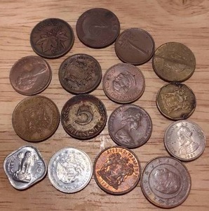 lot 72 image: Mix lot of assorted foreign coins