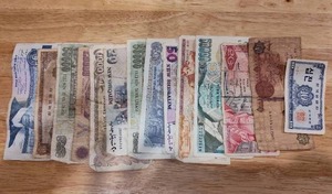 lot 73 image: mixed lot of foreign paper currency