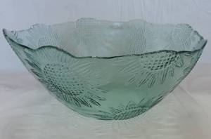 lot 96 image: Blue tinted sunflower bowl