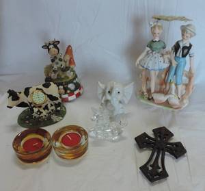 lot 106 image: Mixed lot figurines see pictures