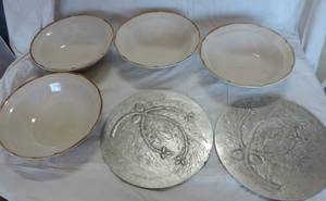 lot 118 image: Two aluminum trivets and four baroque Hearthside stoneware bowls e bowls