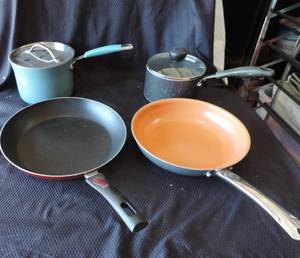 lot 197 image: Mixed lot of frying pans and pots