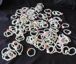lot 198 image: Lot of kids bracelets
