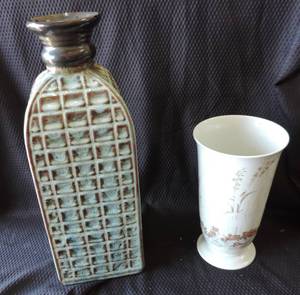 lot 200 image: Two vases