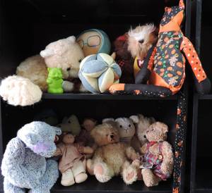 lot 217 image: Lot of plushies all in picture