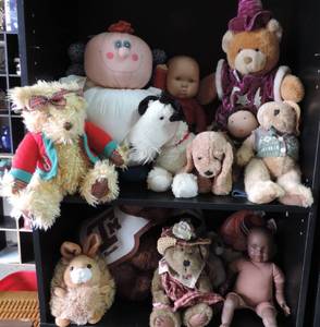lot 218 image: Lot of plushies all in picture