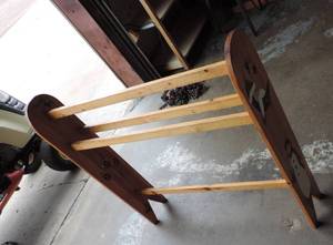 lot 232 image: Quilt rack