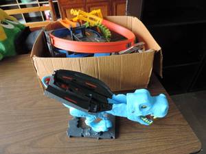 lot 234 image: Box of tracks mixed lot
