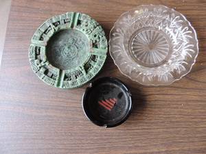 lot 249 image: Small lot of ashtrays