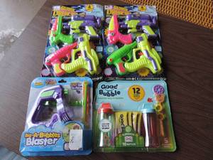 lot 261 image: Summer lot two packs of water guns two packs of bubbles