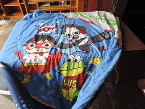 lot 266 image: Ryans world twin comforter