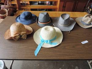 lot 279 image: Lot of hats