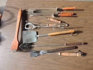 lot 294 image: Grill utensils