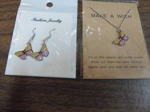 lot 319 image: Butterfly Necklace and earrings