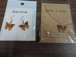 lot 320 image: Butterfly necklace and earrings