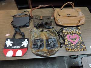 lot 340 image: Lot of handbags