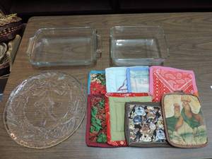 lot 350 image: One Pyrex pan casserole dish serving plate pot holders