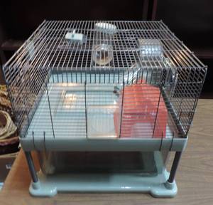 lot 357 image: Small rodent cage with bottom level and top level