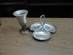 lot 373 image: Silver colored vase and serving tray