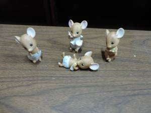 lot 378 image: Mouse figures