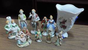 lot 405 image: Vintage figures and vase