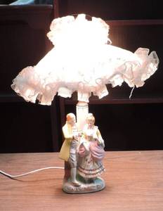 lot 406 image: Vintage lamp