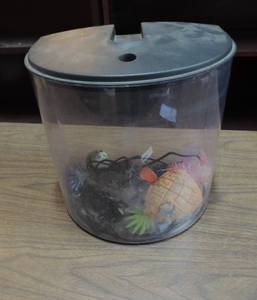 lot 432 image: Small fish tank