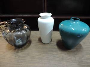 lot 435 image: vases