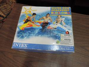 lot 468 image: Water gun spaceship ride-ons