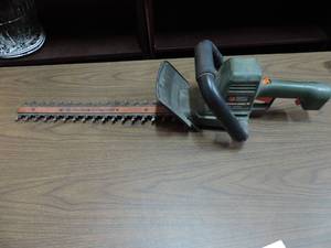 lot 482 image: Black & Decker electric hedgehog