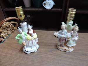 lot 485 image: Two vintage lamps