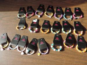 lot 490 image: Lot of kids paparazzi bracelets