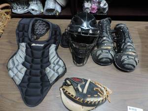 lot 501 image: Catcher things for baseball